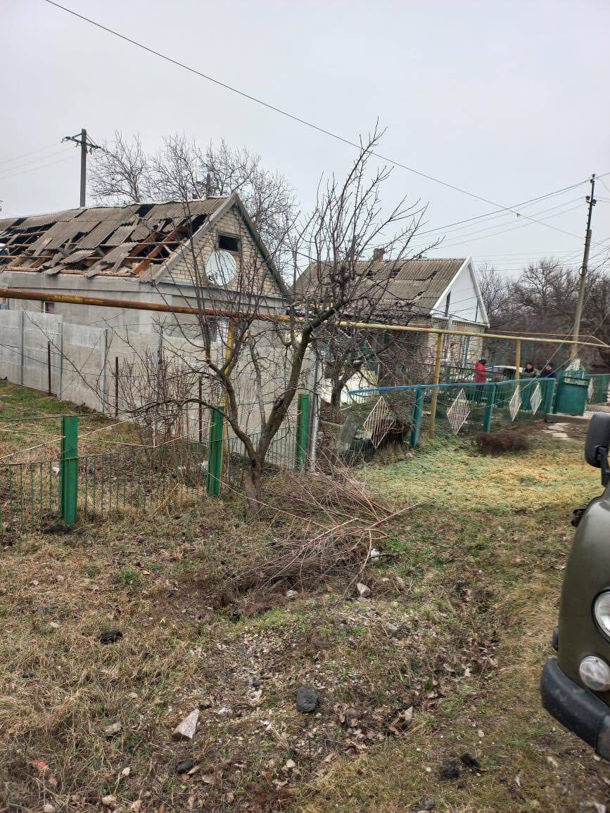 Оккупанты ударили по Запорожской области ракетами С-300, повреждены 10 домов. Фото