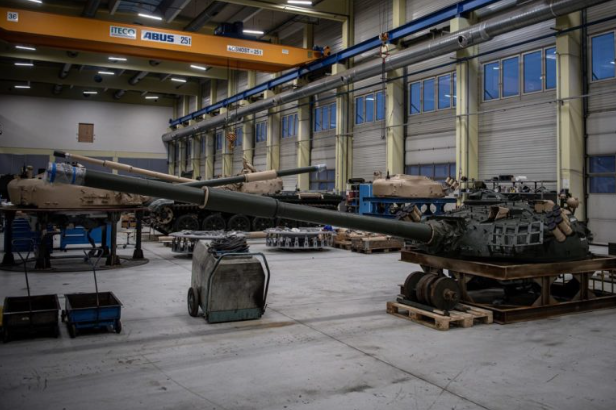 Марокко отправила в Украину первую партию танков Т-72Б, проходивших модернизацию в Чехии - MenaDefense