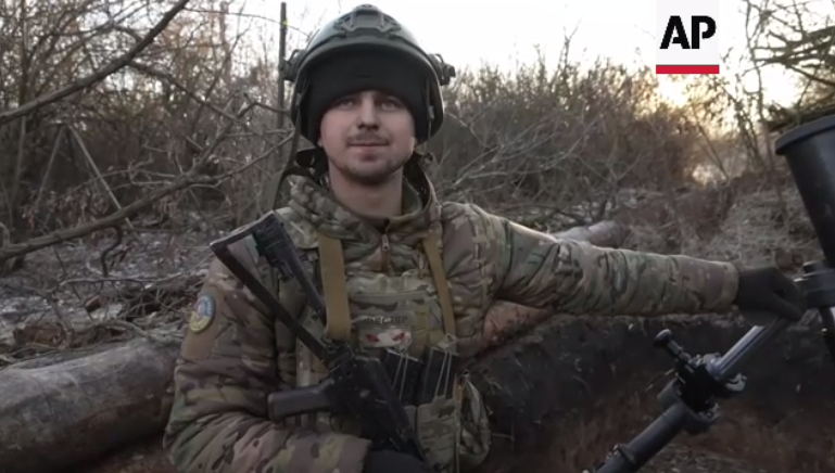 Associated Press показало видео ювелирной работы украинских минометчиков