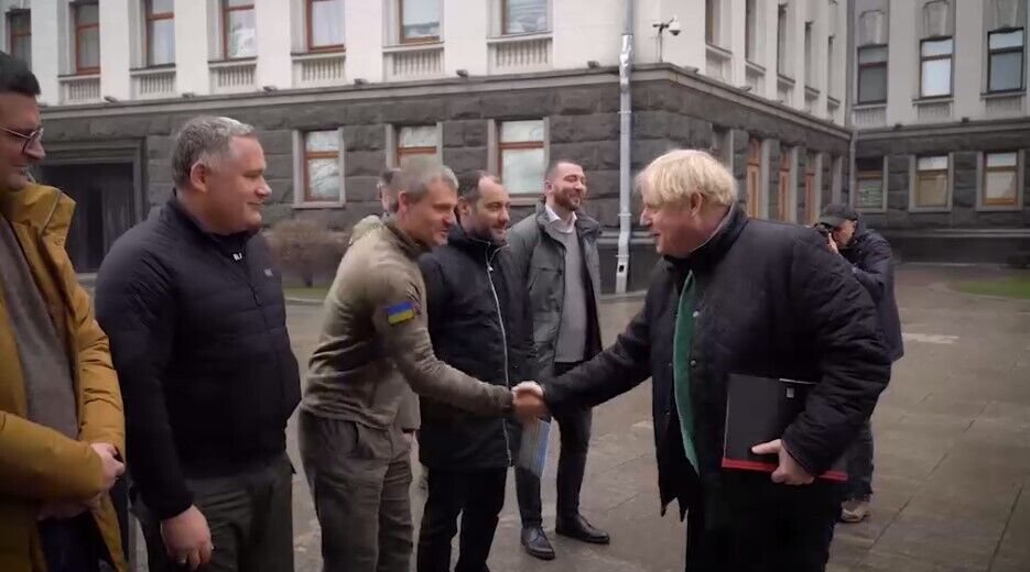 Зеленский встретился с Джонсоном в Киеве. Видео