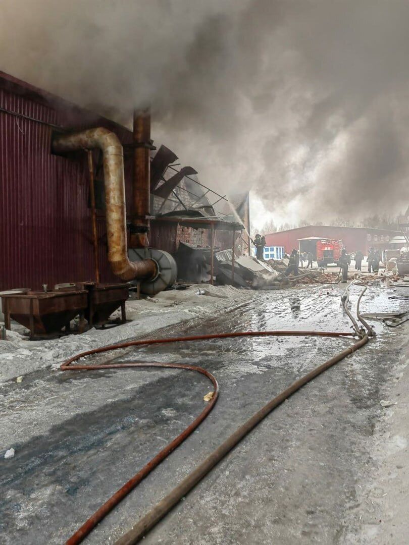 Под Москвой прогремел взрыв на металлургическом заводе, вспыхнул мощный пожар. Фото