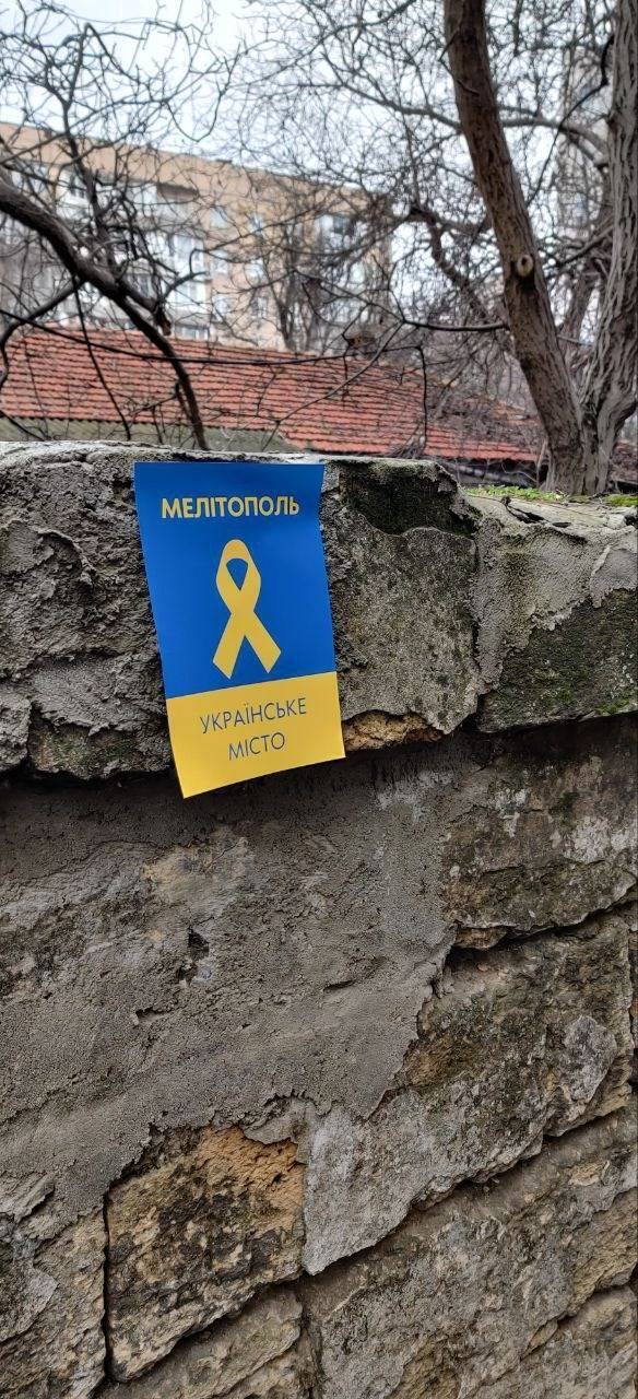 Оккупанты превратили Мелитополь в "тюрьму", но украинские патриоты не сдаются: в сети показали фото смелой акции