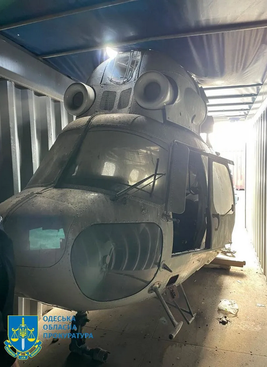 На Одесской таможне во время обысков правоохранители обнаружили в контейнере многоцелевой вертолет Ми-2.