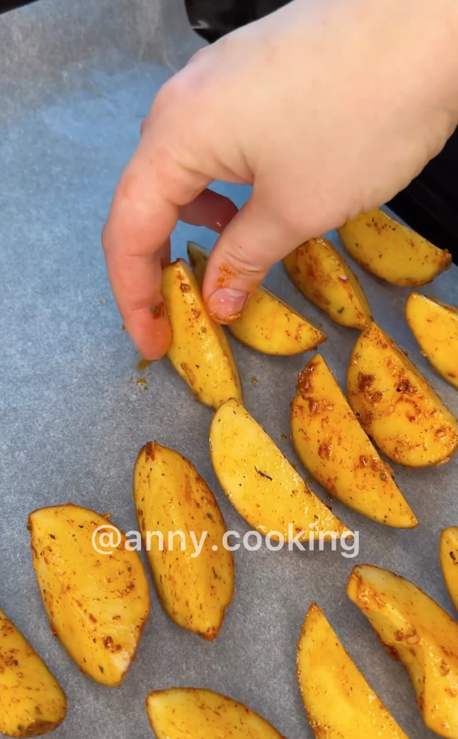 Скільки запікати картоплю
