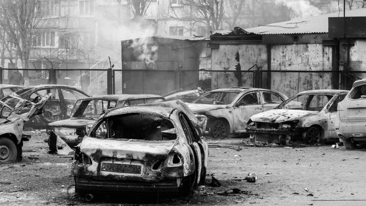 "Точка невозврата": в сети напомнили, как в 2015 году оккупанты ударили по микрорайону "Восточный" в Мариуполе. Фото