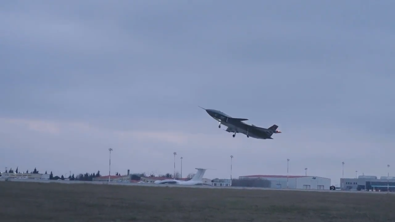 Реактивный беспилотный истребитель Bayraktar Kizilelma с украинским двигателем совершил еще один успешный полет. Видео
