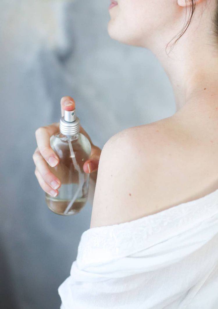 Как комбинировать парфюмы, чтобы создать неповторимый аромат: четыре правила
