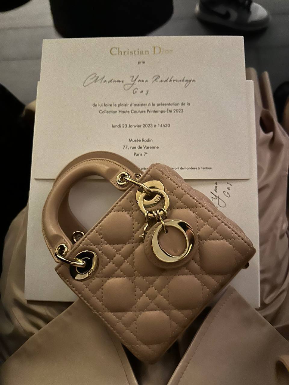 Dior опозорился, торжественно пригласив на показ российскую ведущую Яну Рудковскую, поддерживающую войну: ей прислали подарки
