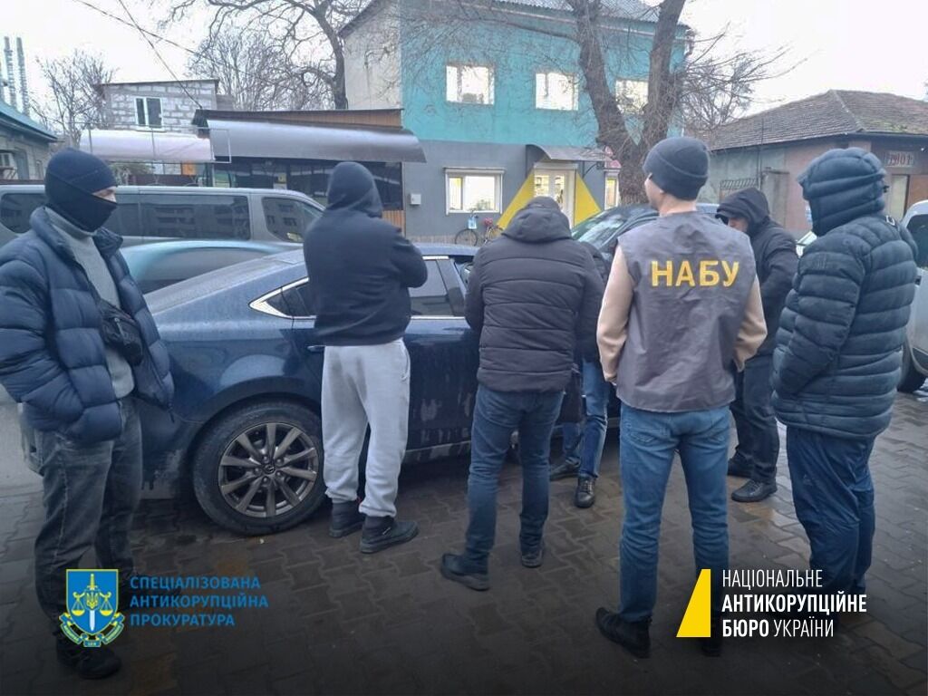 На Одещині мера міста та депутата міськради спіймали на хабарі: вимагали 100 тис. доларів за вирішення земельного питання. Фото