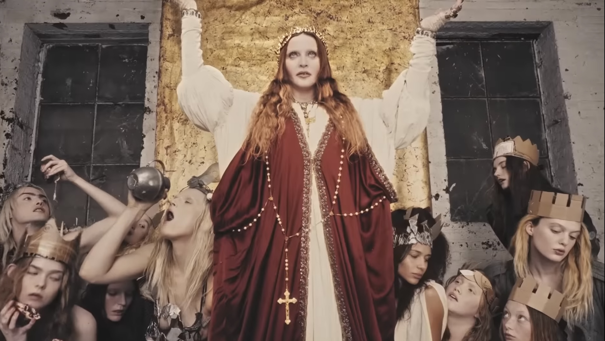 Мадонна выпустила свой музыкальный фильм, в котором появилась в образах Иисуса, Девы Марии и демона. Видео