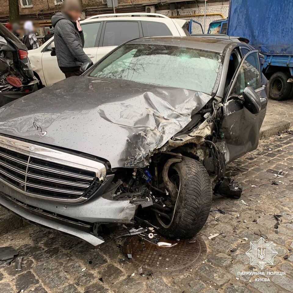 В полиции рассказали подробности массовой аварии в центре Киева. Фото