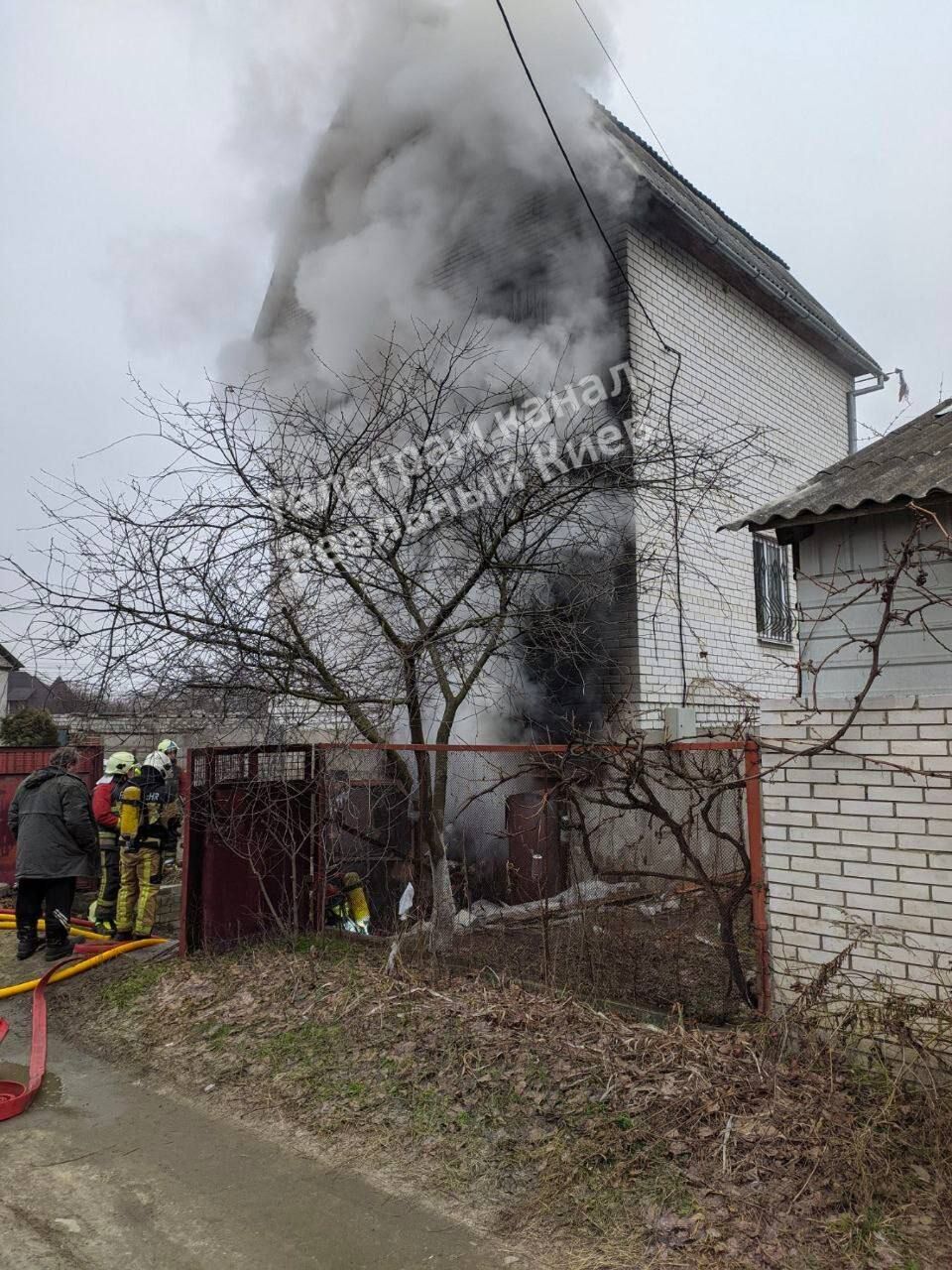 В Киеве в гараже частного дома загорелся генератор. Фото