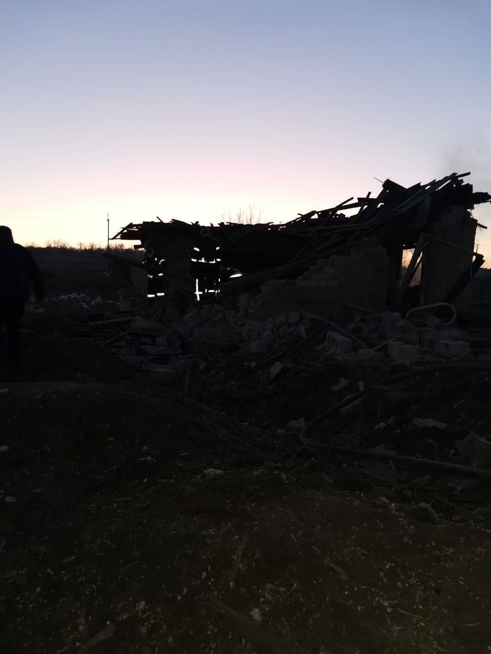 Оккупанты обстреляли Запорожье: разрушен частный дом, под завалами погибла женщина. Фото
