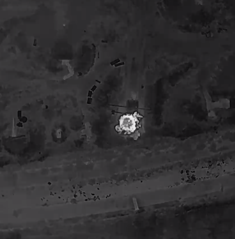"Демілітаризація" окупантів йде за планом: у мережі показали відео успішної роботи дрона ЗСУ на Херсонському напрямку