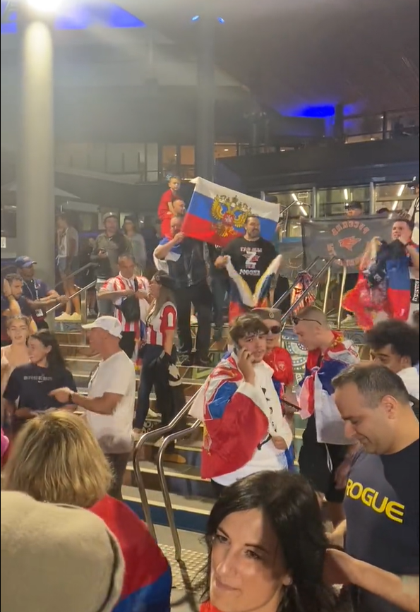 Путін та "Z". Батько Джоковича влаштував фотосесію із російським прапором на Australian Open. Відео
