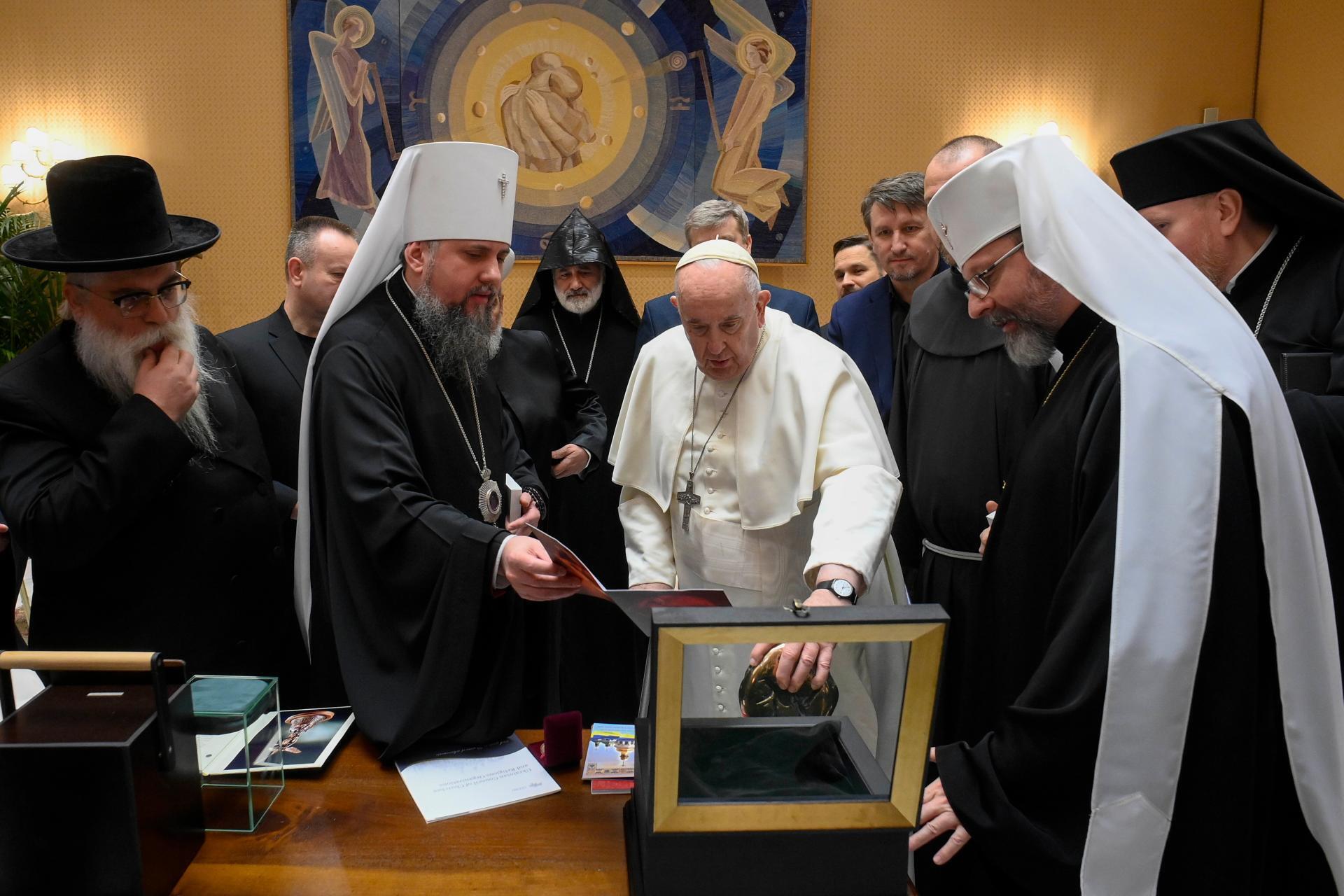 Митрополит Епифаний встретился с Папой Франциском и призвал к совместной молитве о мире 24 февраля. Фото