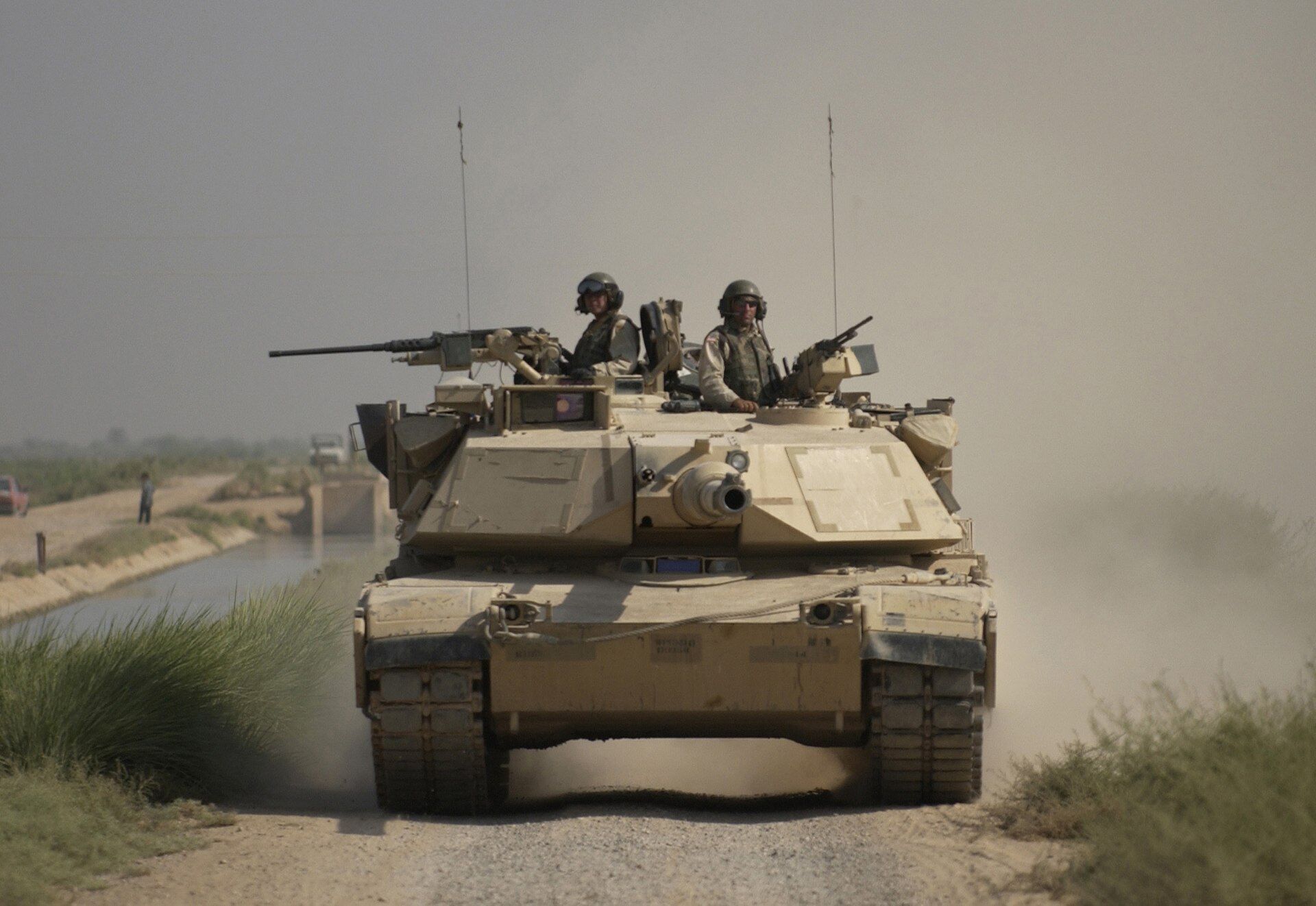 Украинские военные начали обучение на американских танках Abrams в Германии – NYT