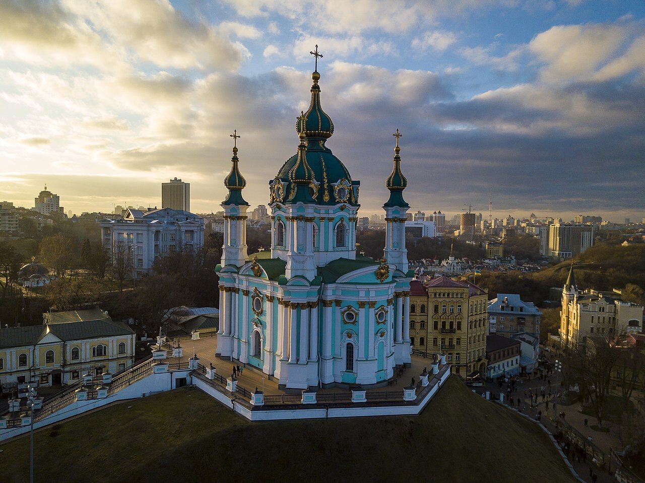 В сети показали, как выглядела Андреевская церковь и спуск в Киеве в 1860-х годах. Фото