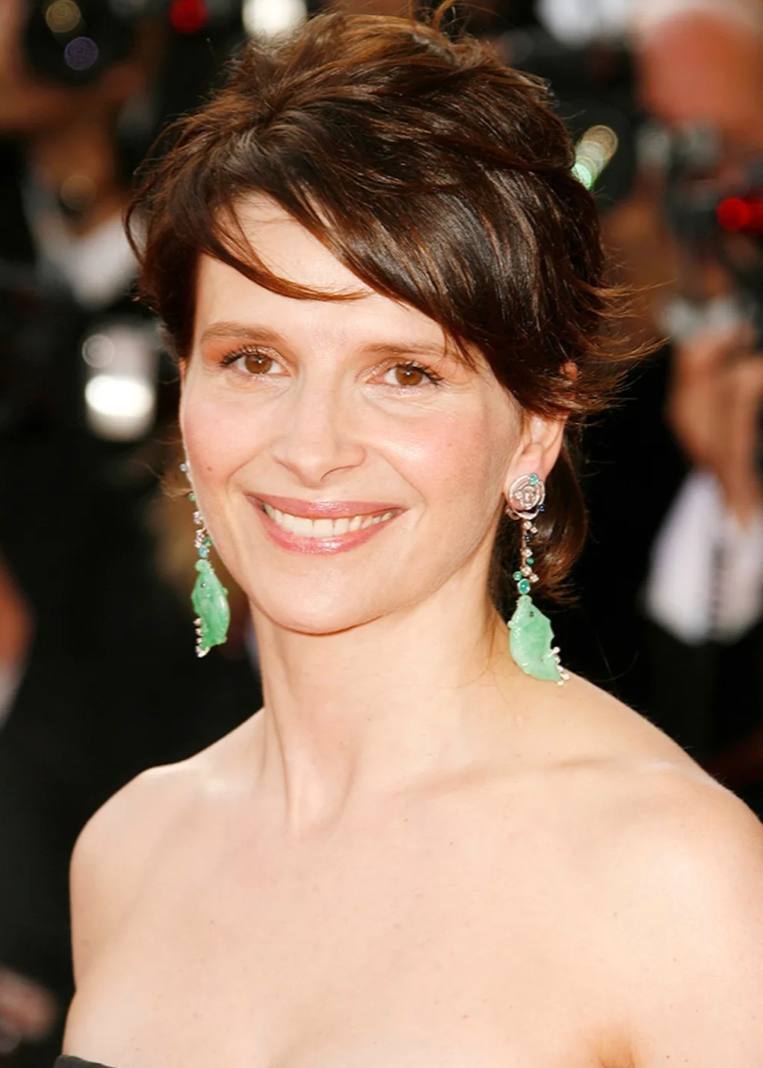 П'ять найкращих стрижок для кучерявого волосся, які зроблять образ витонченим. Фото