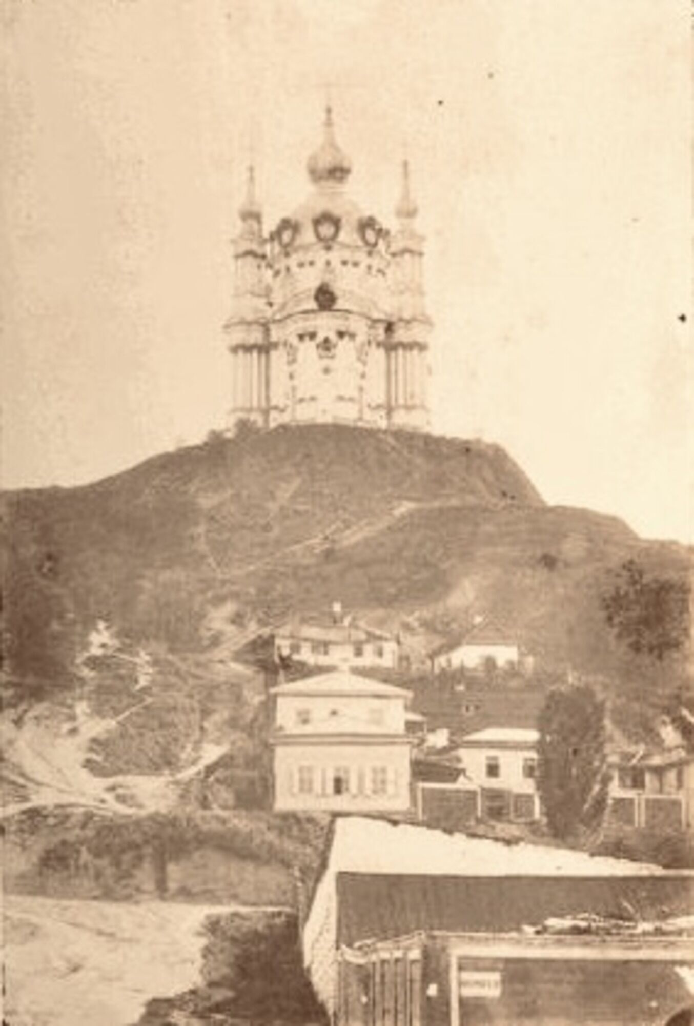 У мережі показали, який вигляд мала Андріївська церква та узвіз у Києві в 1860-х роках. Фото