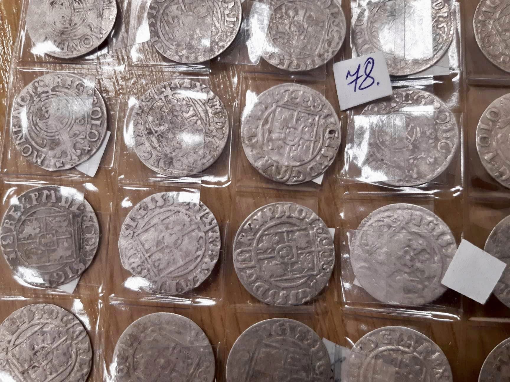З України до Польщі намагались відправити 80 старовинних монет під виглядом "письмової кореспонденції". Фото