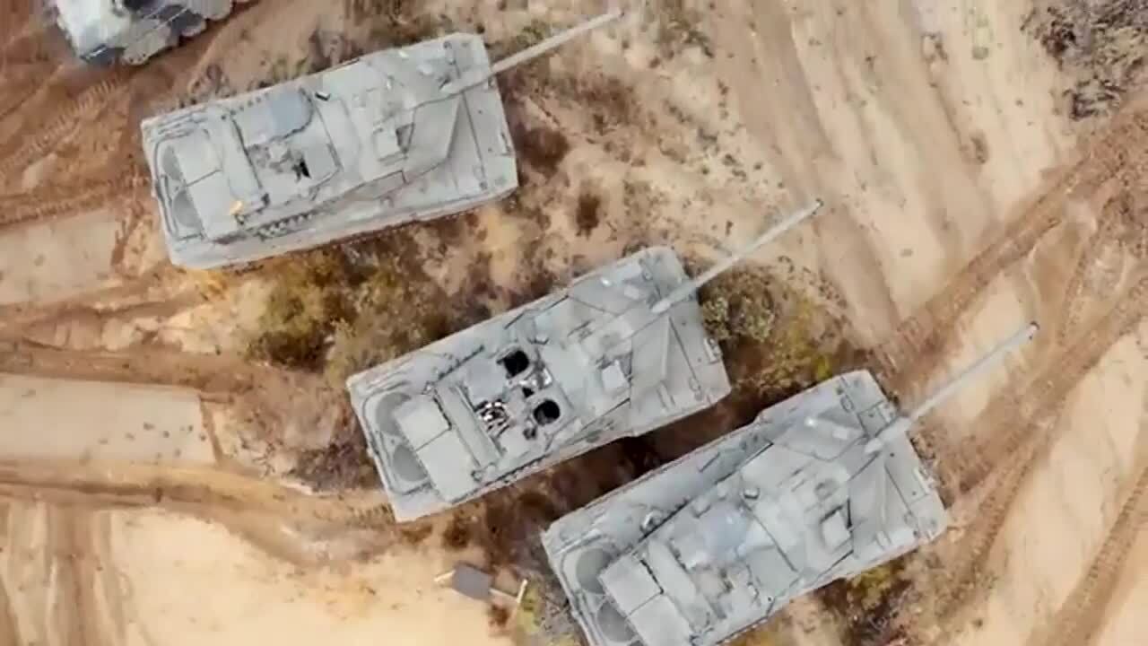 У Британії розповіли, як західні танки можуть вплинути на ситуацію на полі бою в Україні, і показали їх у дії. Відео 