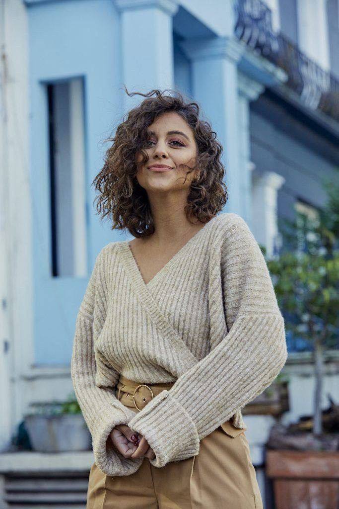 П'ять найкращих стрижок для кучерявого волосся, які зроблять образ витонченим. Фото