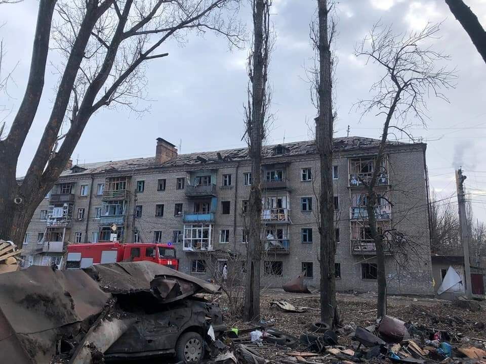 Оккупанты ударили по жилому кварталу Константиновки: есть погибшие и разрушения. Фото