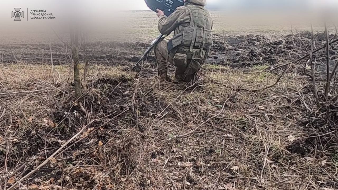 Украинские пограничники сбили дрон оккупантов на Луганщине