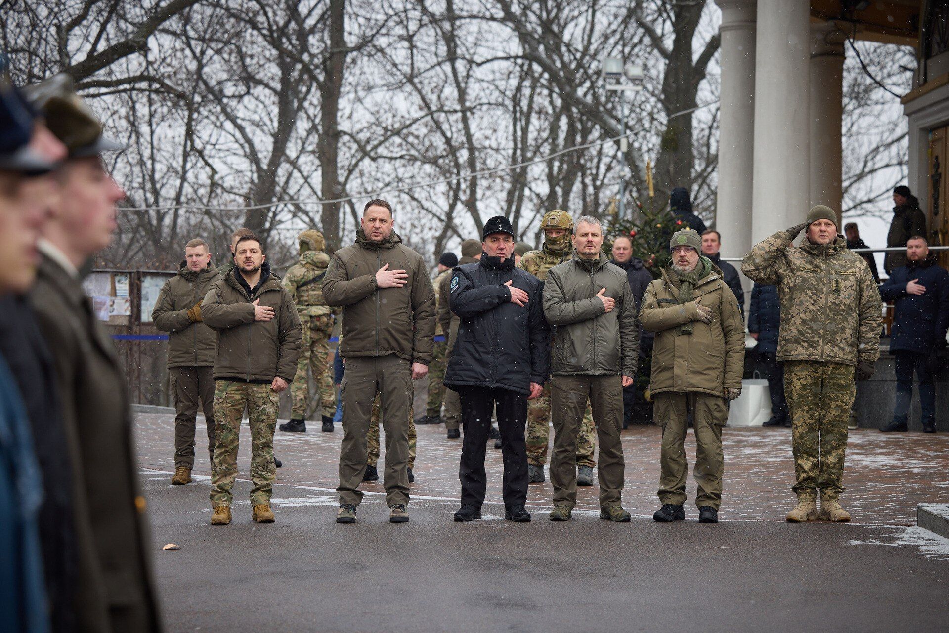 Зеленський з Залужним вшанували пам'ять полеглих Героїв Крут: фото та відео