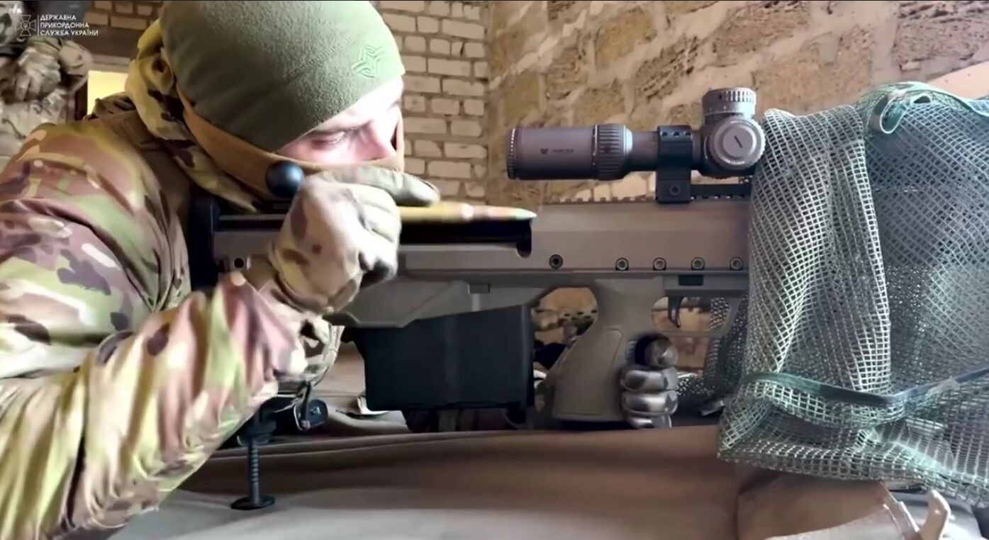 Украинские снайперы ''Опер'' и ''Кузя'' показали, как вместе охотятся на оккупантов: видео