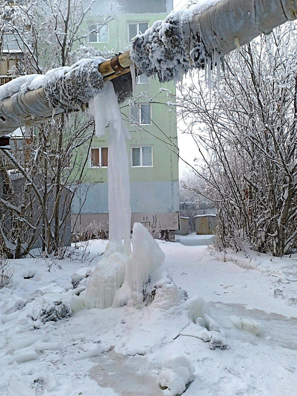 В российском Якутске люди остались без отопления в 50-градусные морозы после аварии на электростанции. Фото