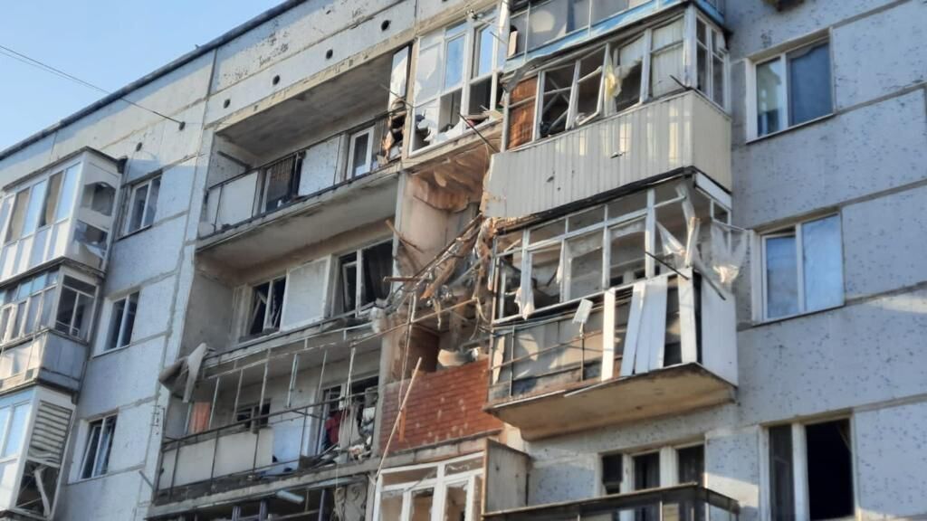 Войска РФ обстреляли Курахово из артиллерии и попали в жилой квартал: один человек погиб