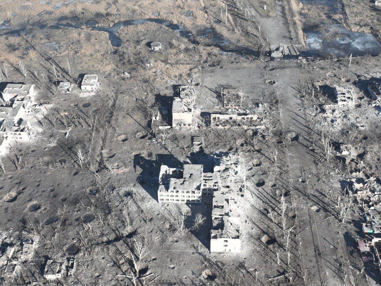 "Марьинка, которой больше нет": появились новые фото разрушенного оккупантами города, снятые с высоты