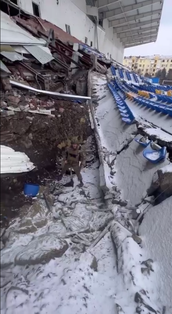 ВСУ передали привет МОК, показав, как сейчас выглядит арена в Бахмуте, которую разбомбила Россия. Видео