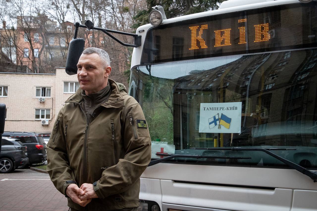 Киев получил пассажирские автобусы и гуманитарную помощь от финского города Тампере