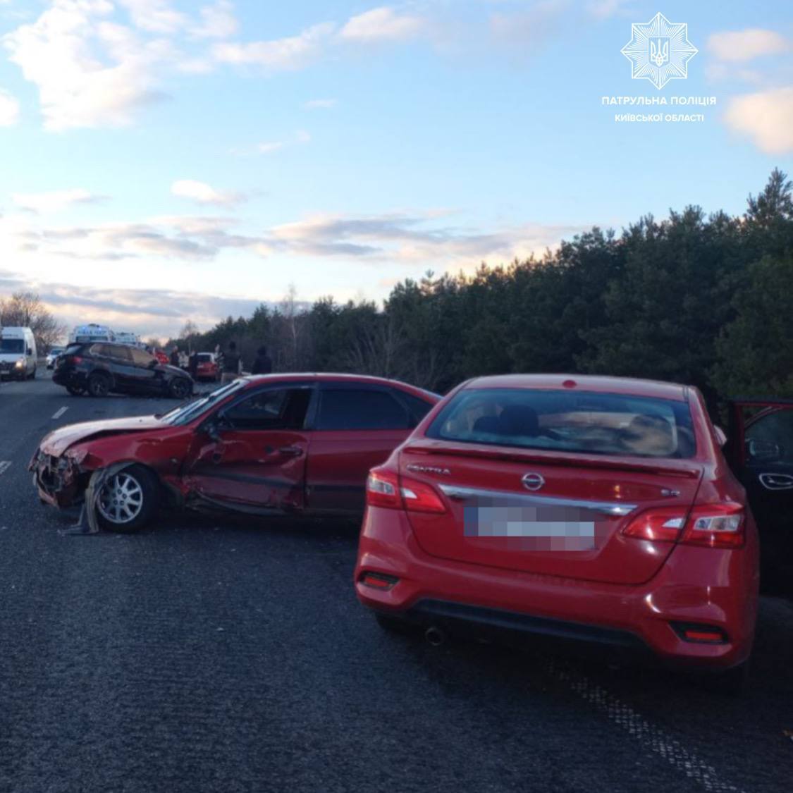 На Київщині сталась аварія за участю чотирьох авто: є потерпілі. Фото