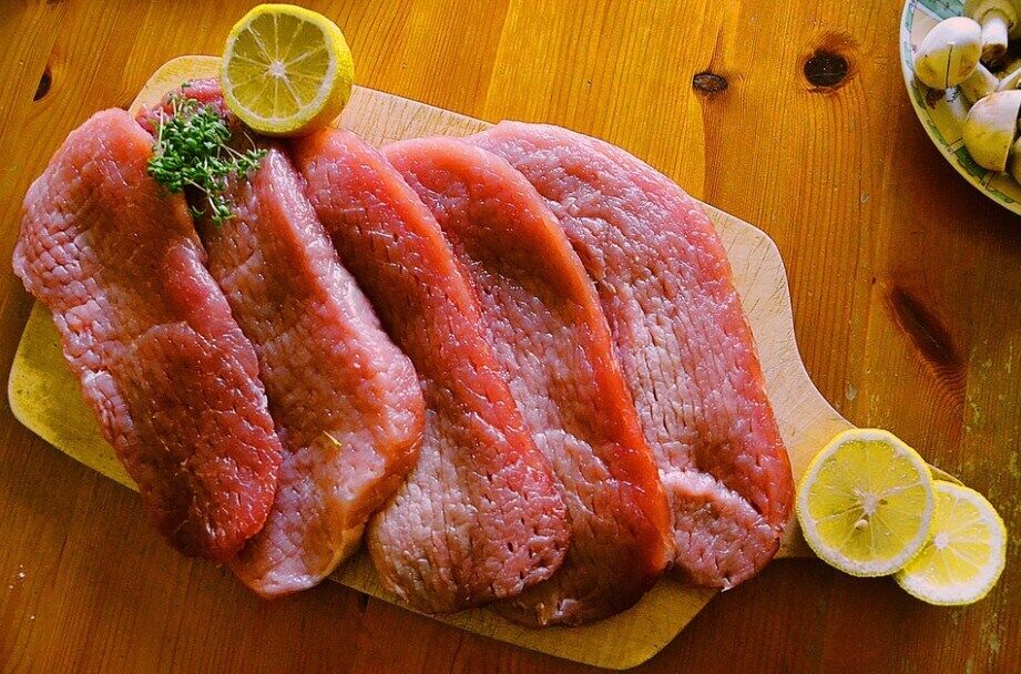 Як правильно різати м`ясо на відбивні