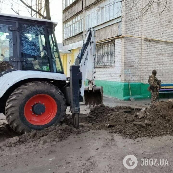 В Мелитополе оккупанты начали рыть окопы во дворах домов