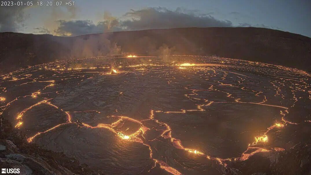 На Гавайях снова начал извергаться один из самых активных вулканов в мире Килауэа. Фото и видео