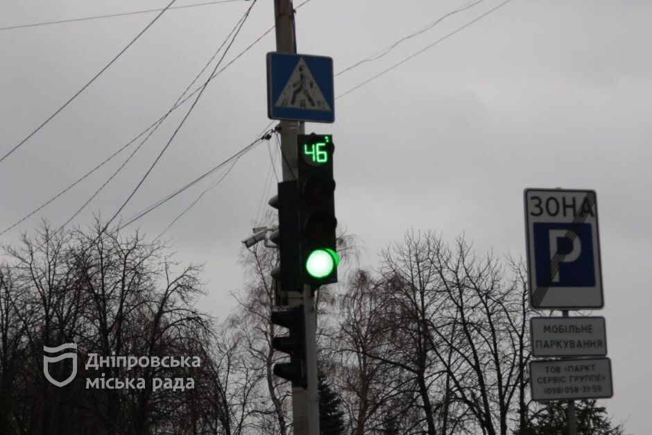 Будут работать без света: в Днепре тестируют аккумуляторные батареи для светофоров