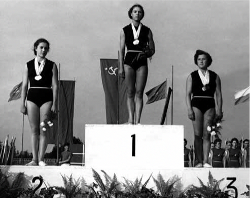 Найкрасивіші гімнастки СРСР із 60-х: Брежнєв ліз цілуватися до української Мадонни, а Кастро запрошував на конкурс "Міс Куба"