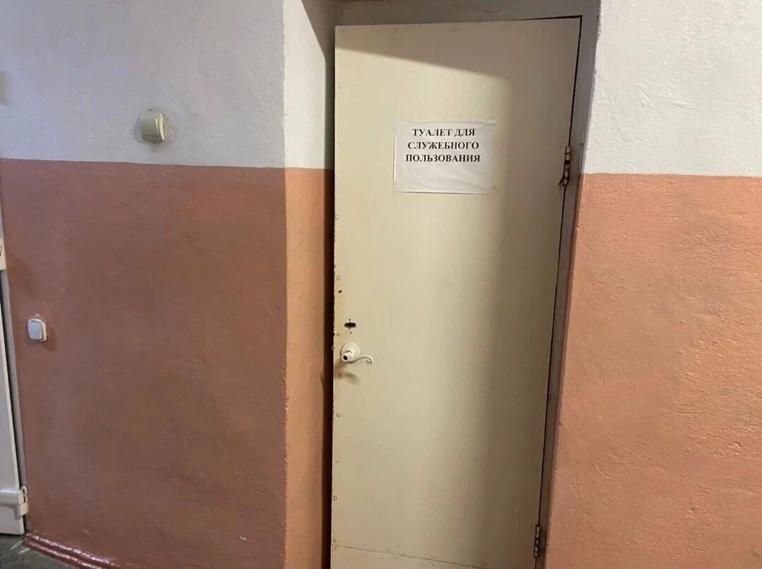 В РФ фото ликвидированных в Украине участников "спецоперации" разместили возле туалета: родственница устроила истерику