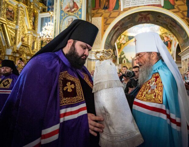 Зеленский приостановил гражданство 13 священников УПЦ МП: СМИ назвали фамилии