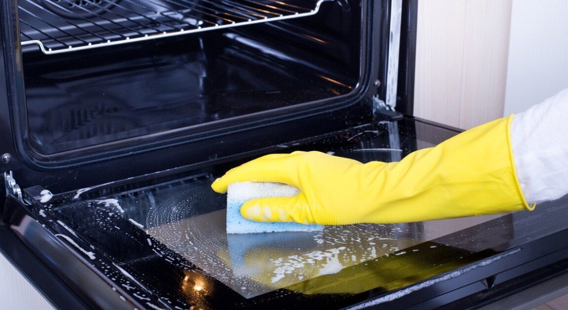 Чем быстро отмыть духовку мыльным раствором