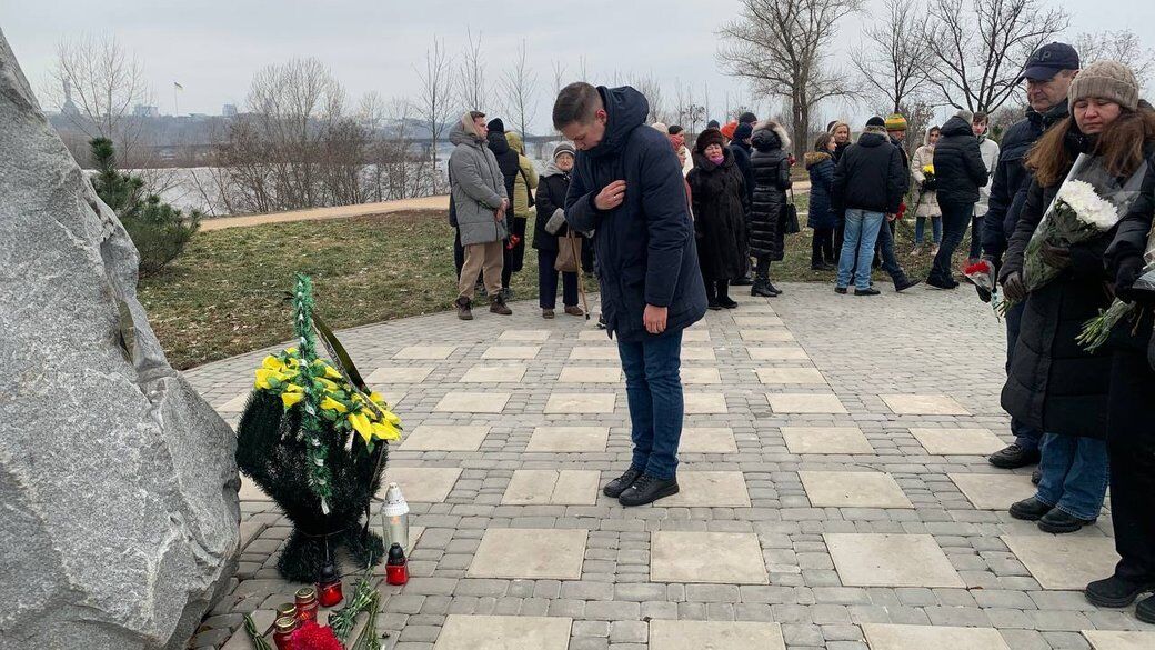 У Києві вшанували пам'ять загиблих в авіакатастрофі в небі над Тегераном 8 січня 2020 року. Фото