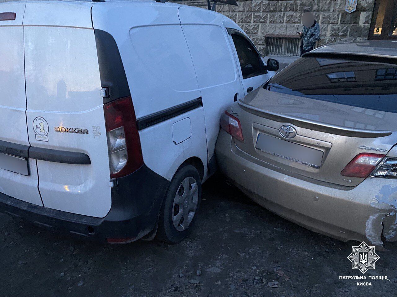 В Киеве охранник СТО взял прокатиться чужую машину и спровоцировал ДТП. Фото