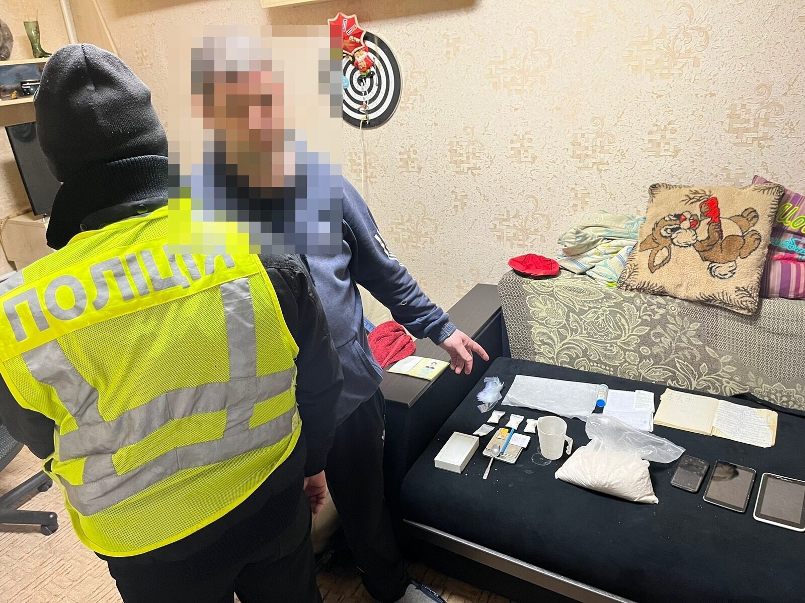 В Киеве задержали группу наркодельцов: у них изъяли ''товар'' почти на 1 млн грн. Фото и видео