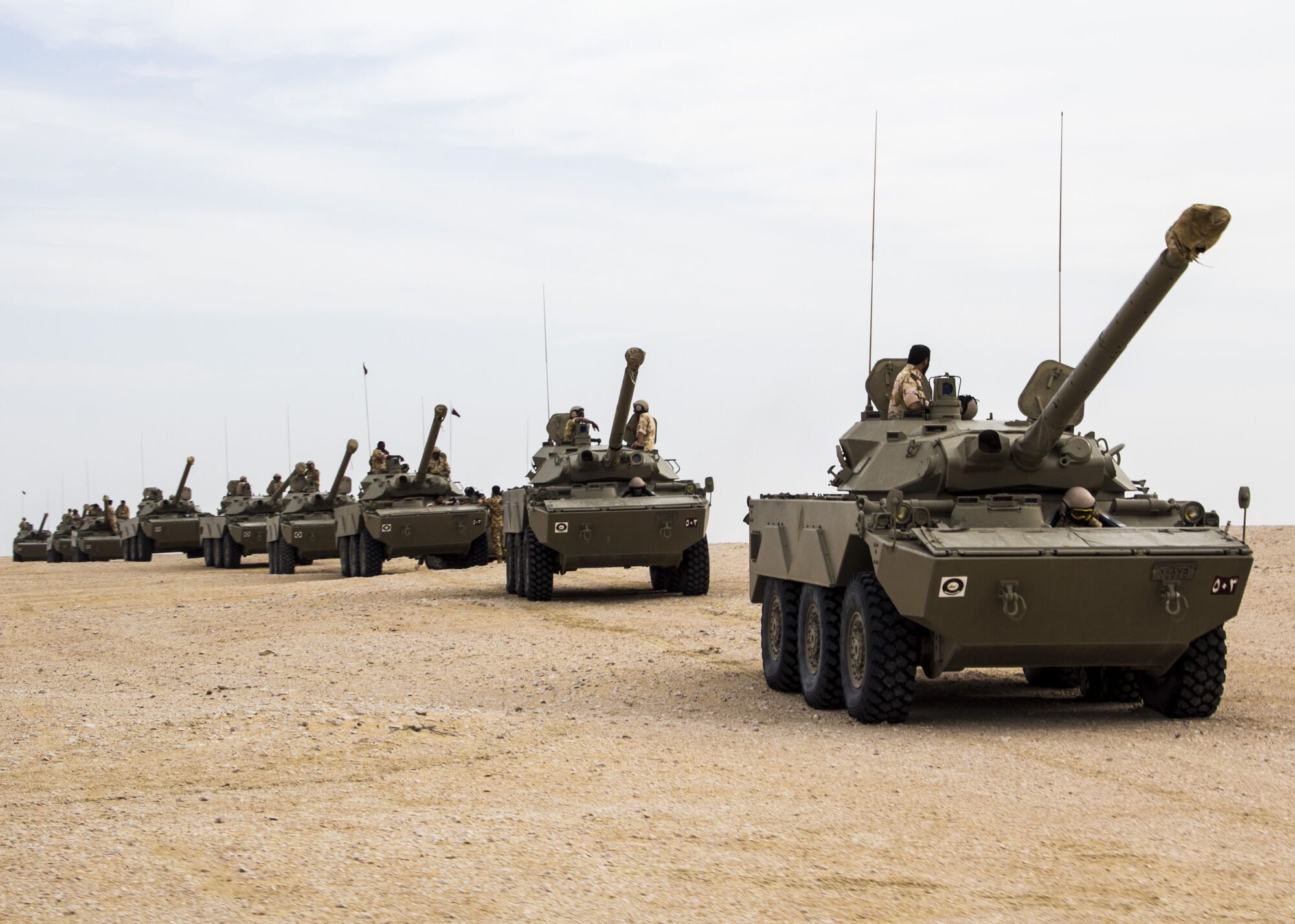 Колона AMX-10 RC в пустелі