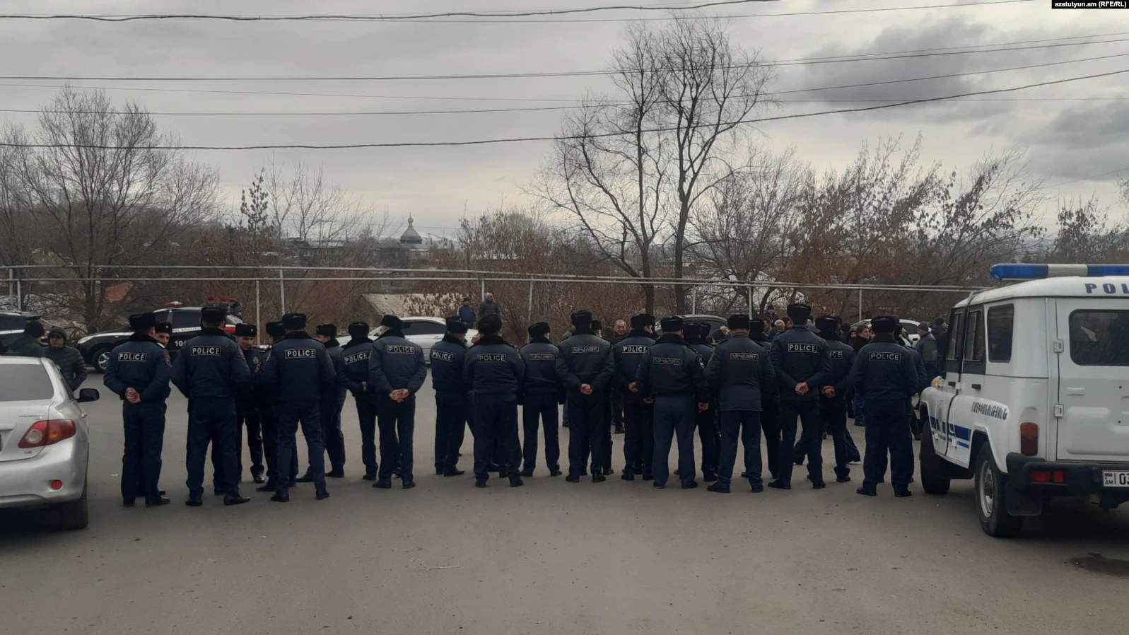 Поліцейські на охороні 102-ї російської військової бази